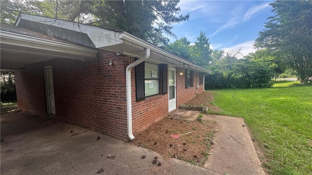 3 bedroom, 2 bathroom, 1,092 sq ft single family residence under contract at 2181 Delowe Drive, East Point, GA 30344 — photo 2
