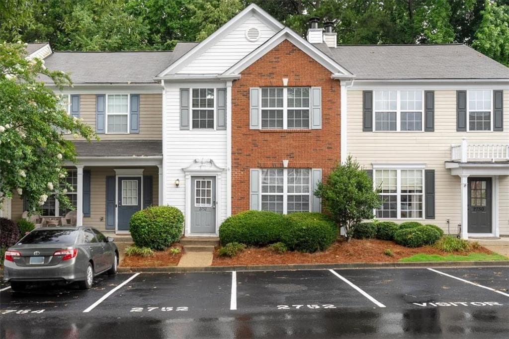 3 bedroom, 3 bathroom, 1,370 sq ft townhouse for sale at 2752 Ashleigh Lane, Alpharetta, GA 30004 — photo 1 of 18