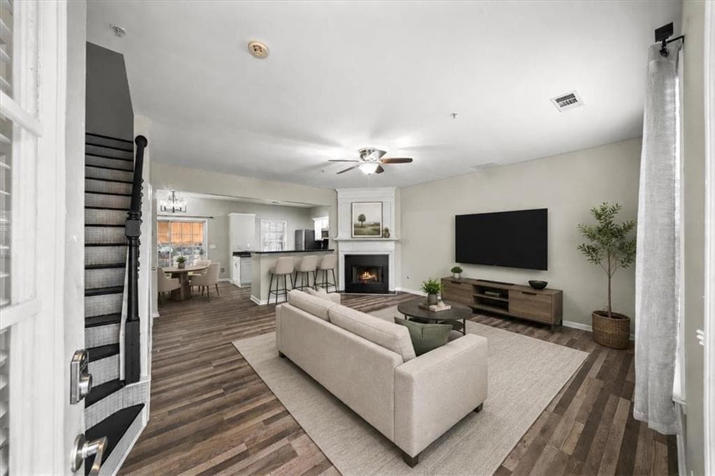 3 bedroom, 3 bathroom, 1,370 sq ft townhouse for sale at 2752 Ashleigh Lane, Alpharetta, GA 30004 — photo 2