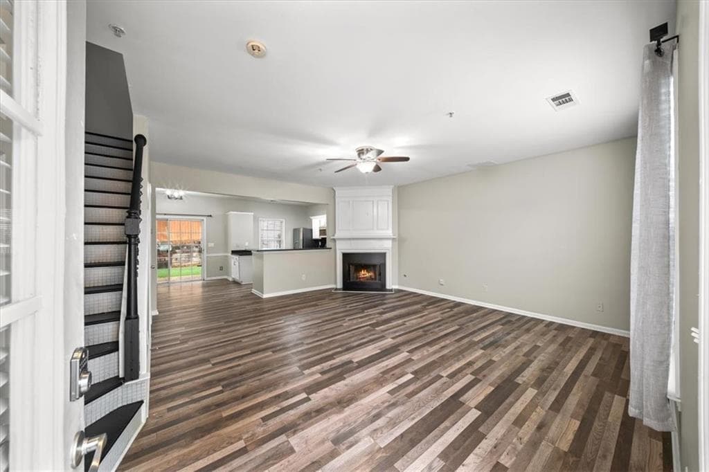 3 bedroom, 3 bathroom, 1,370 sq ft townhouse for sale at 2752 Ashleigh Lane, Alpharetta, GA 30004 — photo 3