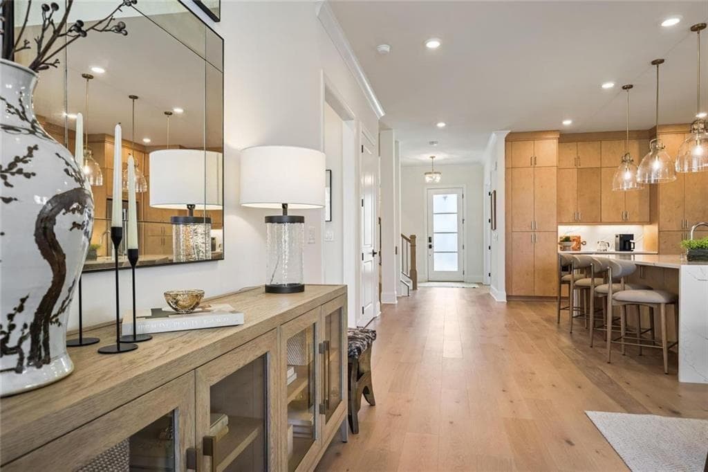 4 bedroom, 6 bathroom, 4,628 sq ft single family residence under contract at 5145 Bandolino Lane, Peachtree Corners, GA 30092 — photo 4
