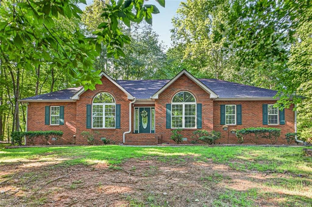 3 bedroom, 2 bathroom, 2,616 sq ft single family residence for sale at 20 Tabor Forest Drive, Oxford, GA 30054 — photo 4