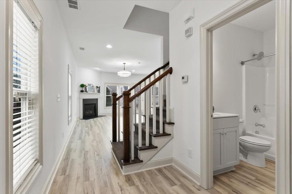 3 bedroom, 3 bathroom, 1,790 sq ft single family residence for sale at 1520 Craftsman Road, Atlanta, GA 30318 — photo 4