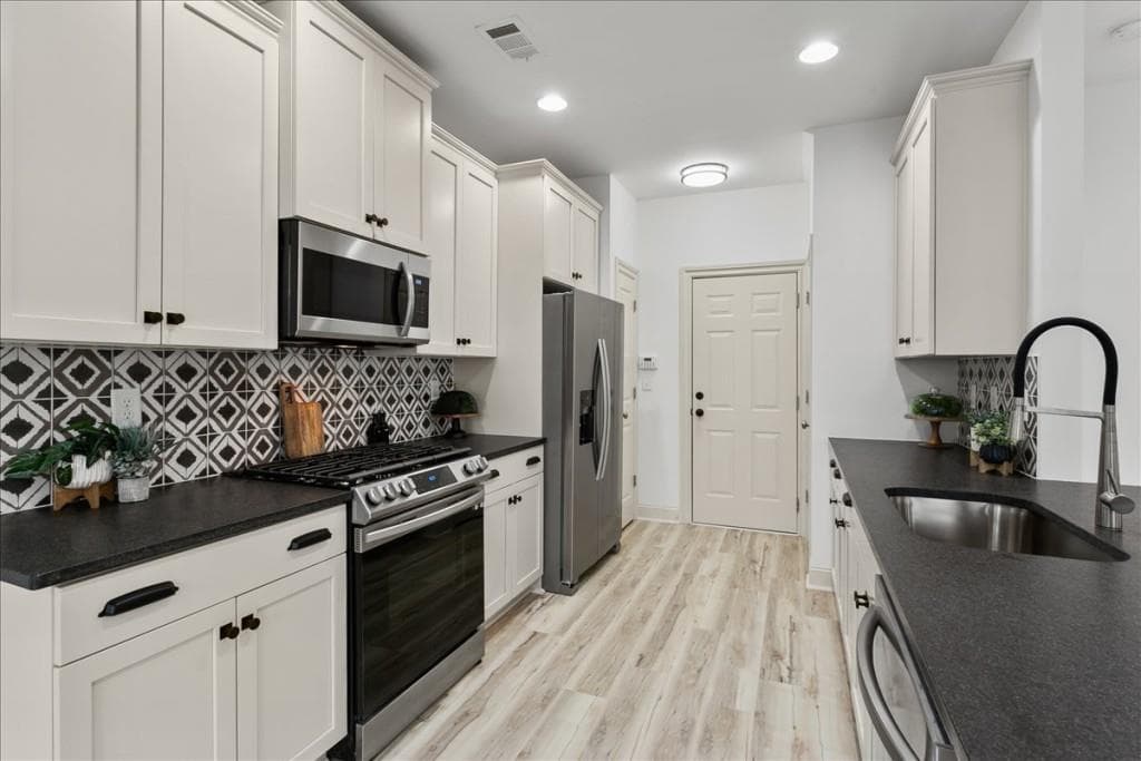 3 bedroom, 3 bathroom, 1,790 sq ft single family residence for sale at 1520 Craftsman Road, Atlanta, GA 30318 — photo 9