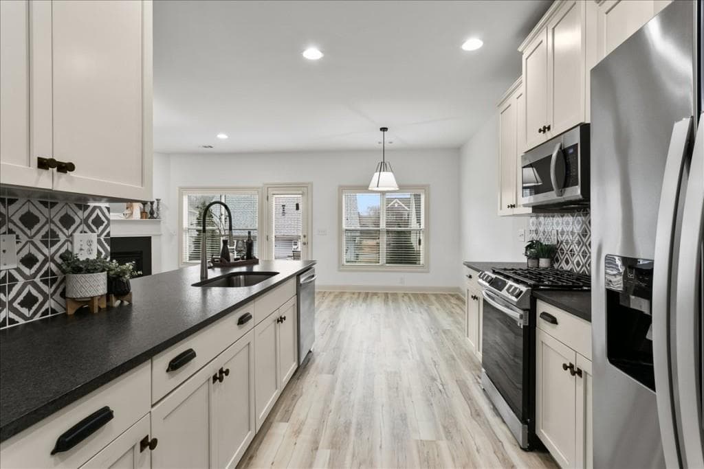 3 bedroom, 3 bathroom, 1,790 sq ft single family residence for sale at 1520 Craftsman Road, Atlanta, GA 30318 — photo 10