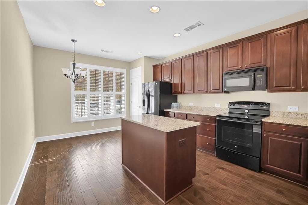 4 bedroom, 3 bathroom, 2,390 sq ft single family residence for rent at 3708 MAJESTICK OAK DR, Gainesville, GA 30504 for $2,700 a month — photo 4