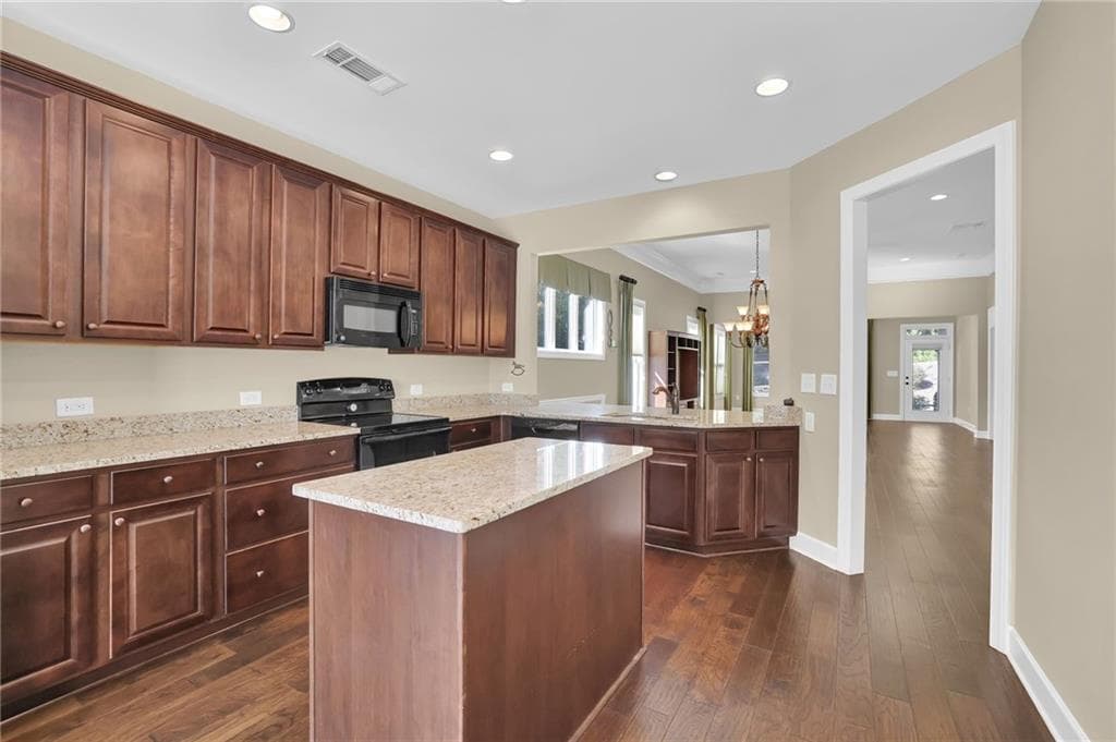 4 bedroom, 3 bathroom, 2,390 sq ft single family residence for rent at 3708 MAJESTICK OAK DR, Gainesville, GA 30504 for $2,700 a month — photo 5
