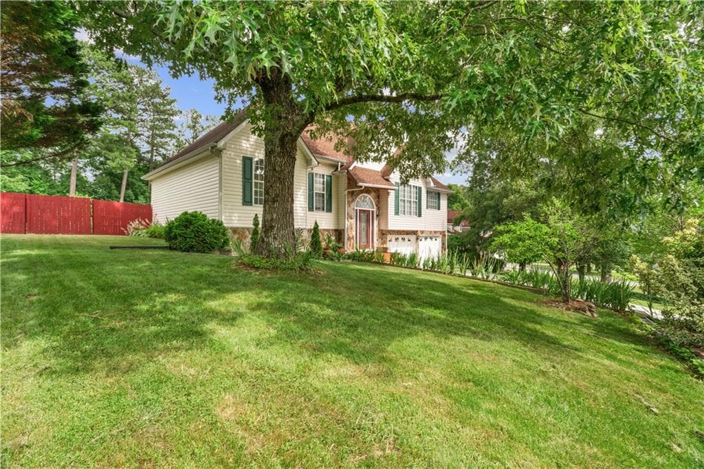 4 bedroom, 3 bathroom, 2,410 sq ft single family residence for sale at 391 Wildwood Circle, Calhoun, GA 30701 — photo 3