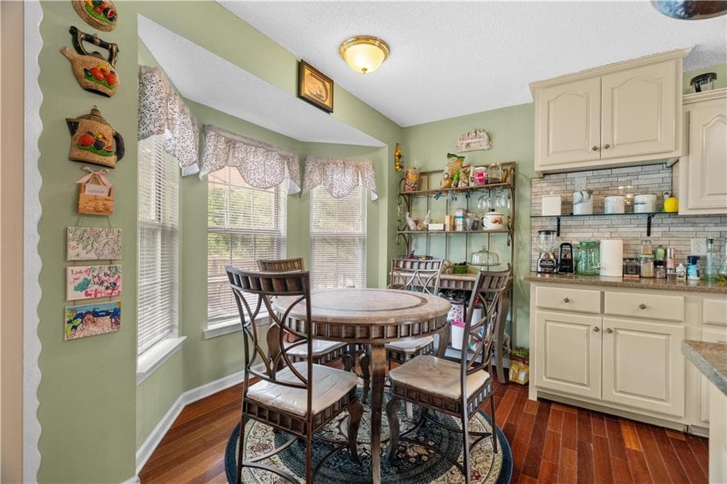 4 bedroom, 3 bathroom, 2,410 sq ft single family residence for sale at 391 Wildwood Circle, Calhoun, GA 30701 — photo 9