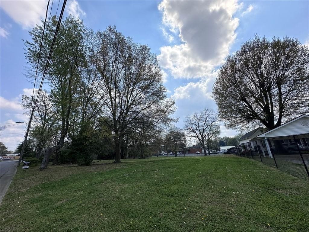 1 bedroom, 1 bathroom, 1,725 sq ft single family residence under contract at 25 Wells Street, Cartersville, GA 30120 — photo 2