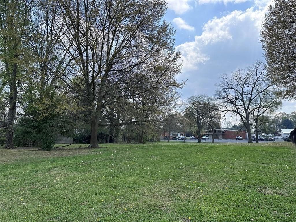 1 bedroom, 1 bathroom, 1,725 sq ft single family residence under contract at 25 Wells Street, Cartersville, GA 30120 — photo 3