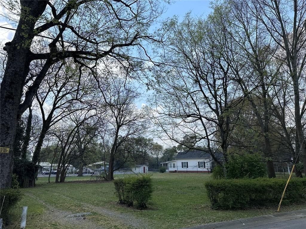 1 bedroom, 1 bathroom, 1,725 sq ft single family residence under contract at 25 Wells Street, Cartersville, GA 30120 — photo 6