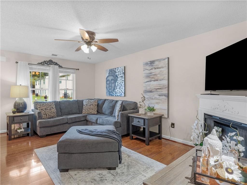 3 bedroom, 3 bathroom, 1,398 sq ft single family residence for sale at 257 Lossie Lane, Mcdonough, GA 30253 — photo 6