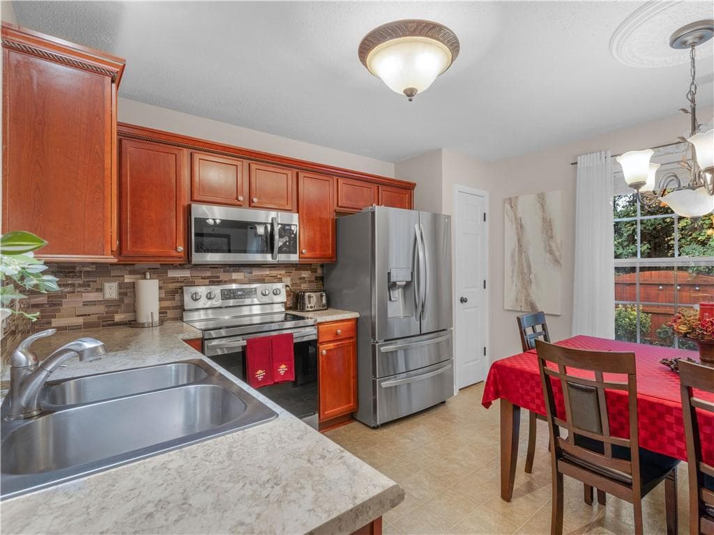 3 bedroom, 3 bathroom, 1,398 sq ft single family residence for sale at 257 Lossie Lane, Mcdonough, GA 30253 — photo 9