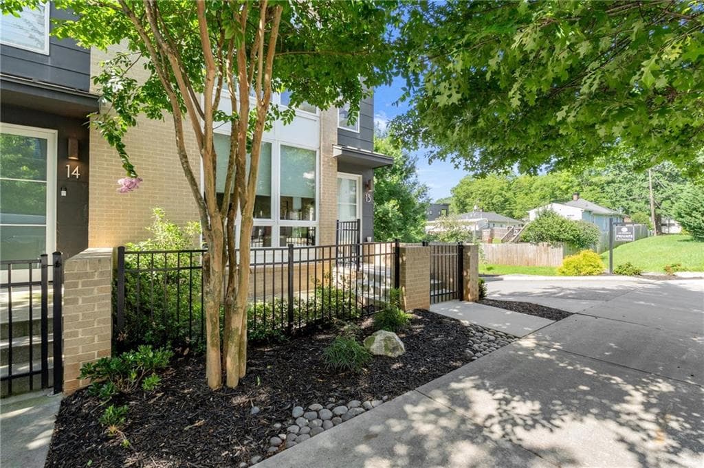 3 bedroom, 4 bathroom, 2,022 sq ft townhouse under contract at 1463 La France Street 13, Atlanta, GA 30307 — photo 3