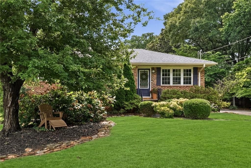3 bedroom, 2 bathroom, 1,453 sq ft single family residence for sale at 3401 Emerson Street, Smyrna, GA 30082 — photo 3