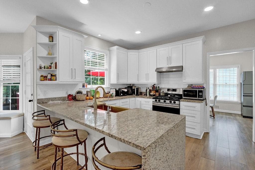 5 bedroom, 4 bathroom, 3,228 sq ft single family residence for sale at 3960 Oak Park Drive, Suwanee, GA 30024 — photo 4