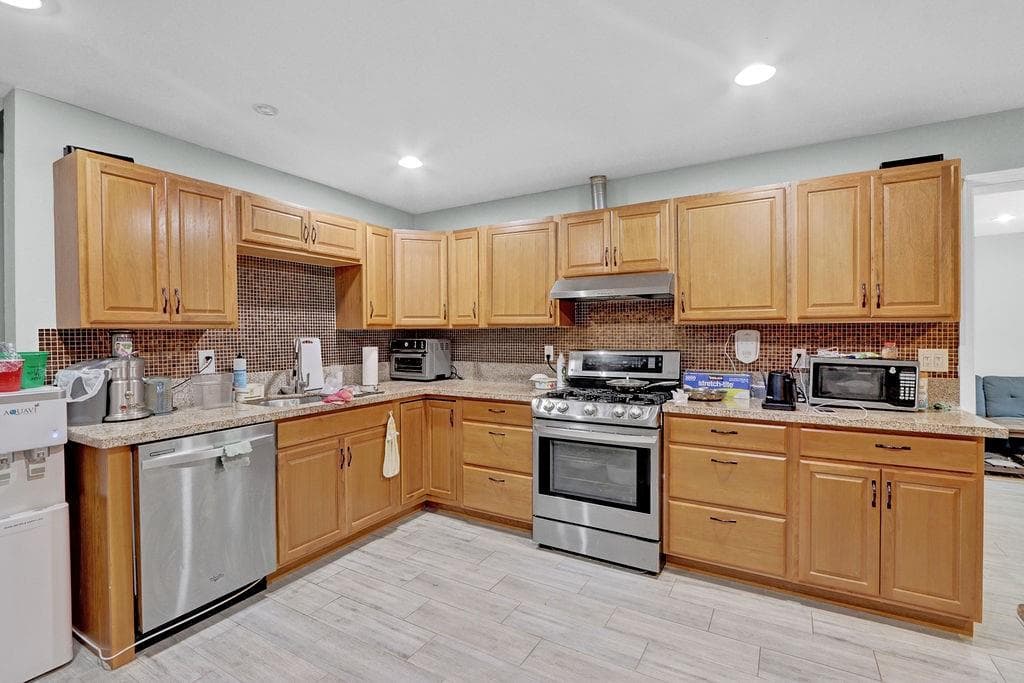 5 bedroom, 4 bathroom, 3,228 sq ft single family residence for sale at 3960 Oak Park Drive, Suwanee, GA 30024 — photo 9