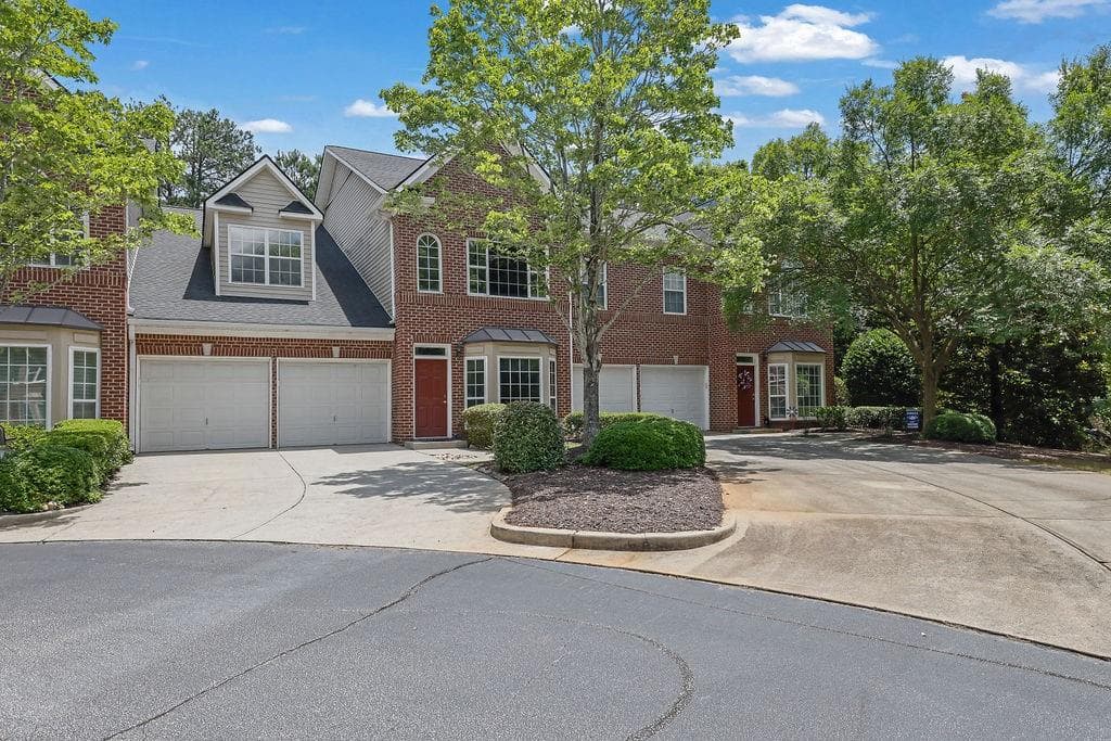 3 bedroom, 3 bathroom, 2,312 sq ft townhouse for sale at 3003 Sterling Court, Roswell, GA 30075
