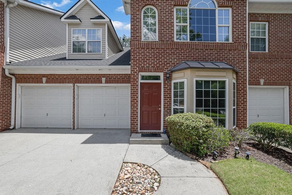 3 bedroom, 3 bathroom, 2,312 sq ft townhouse for sale at 3003 Sterling Court, Roswell, GA 30075 — photo 3