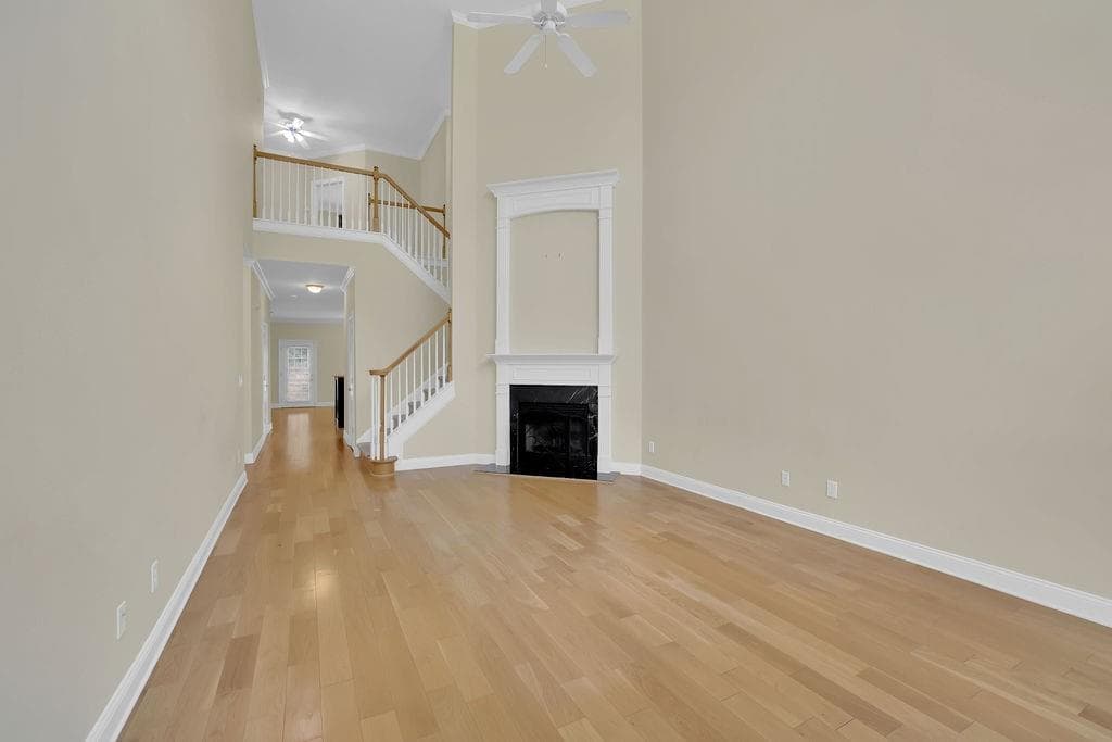 3 bedroom, 3 bathroom, 2,312 sq ft townhouse for sale at 3003 Sterling Court, Roswell, GA 30075 — photo 4