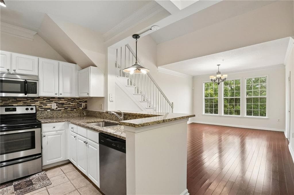1 bedroom, 1 bathroom, 1,077 sq ft condominium for sale at 4303 Westchester Ridge 4303, Atlanta, GA 30329 — photo 1 of 33