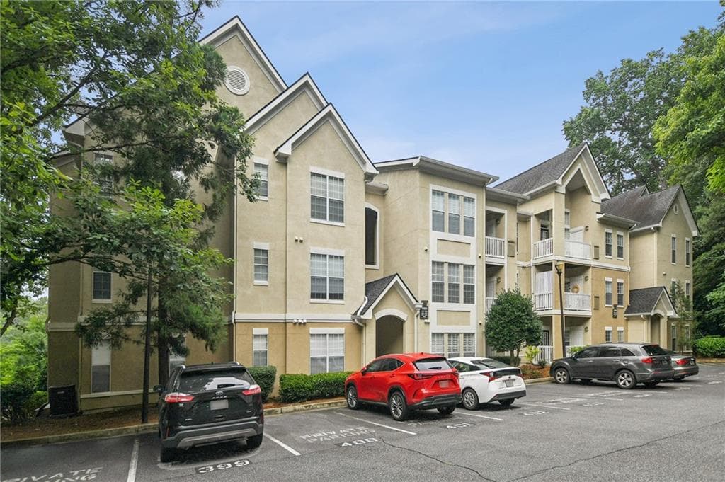 1 bedroom, 1 bathroom, 1,077 sq ft condominium for sale at 4303 Westchester Ridge 4303, Atlanta, GA 30329 — photo 2