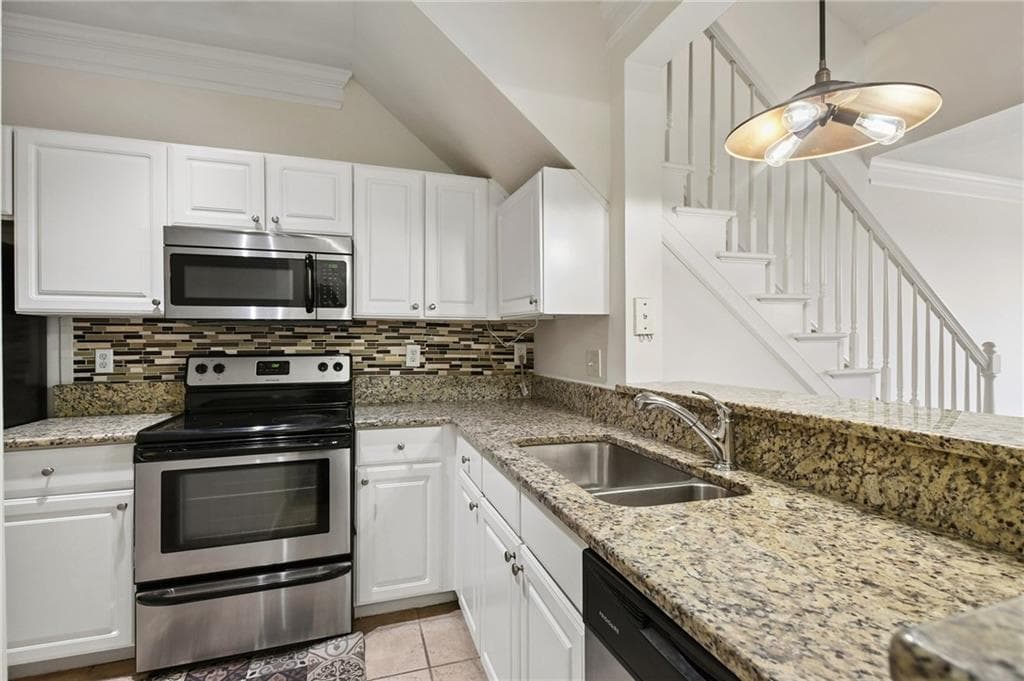1 bedroom, 1 bathroom, 1,077 sq ft condominium for sale at 4303 Westchester Ridge 4303, Atlanta, GA 30329 — photo 4