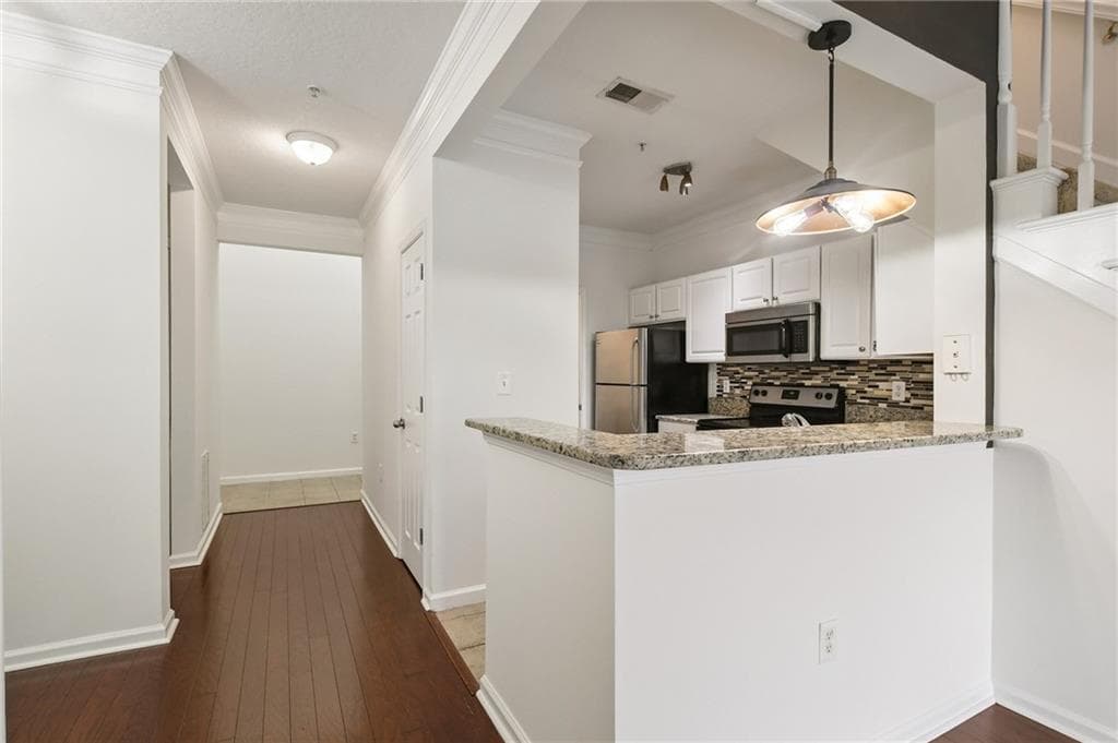 1 bedroom, 1 bathroom, 1,077 sq ft condominium for sale at 4303 Westchester Ridge 4303, Atlanta, GA 30329 — photo 5