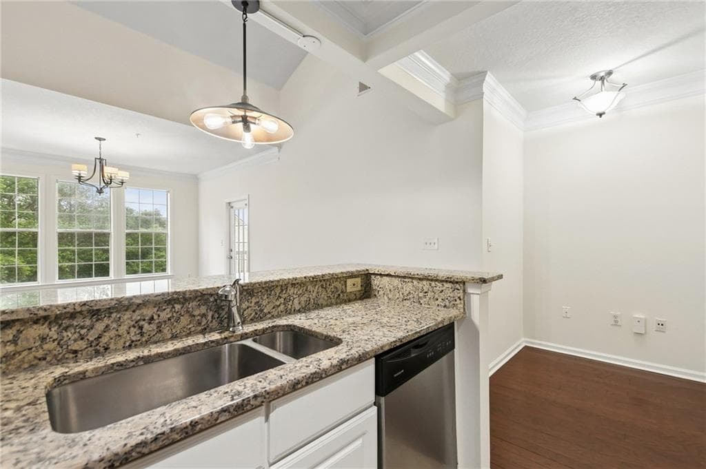 1 bedroom, 1 bathroom, 1,077 sq ft condominium for sale at 4303 Westchester Ridge 4303, Atlanta, GA 30329 — photo 8