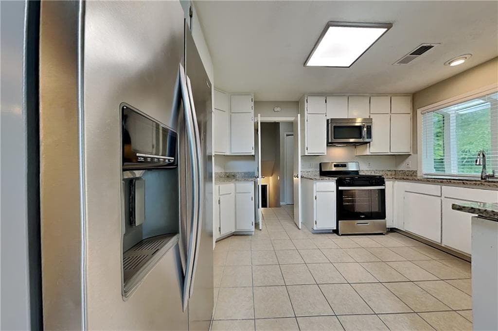 4 bedroom, 3 bathroom, 2,448 sq ft single family residence for rent at 5142 Manitou Way, Stone Mountain, GA 30087 for $2,190 a month — photo 5