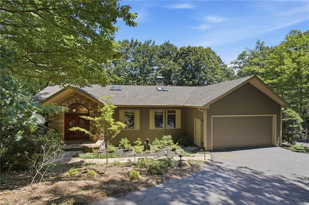 4 bedroom, 4 bathroom, 4,005 sq ft single family residence for sale at 532 Cherokee Trail, Big Canoe, GA 30143
