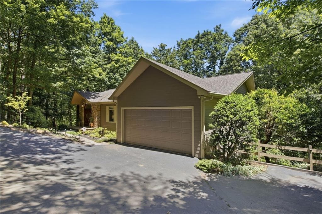 4 bedroom, 4 bathroom, 4,005 sq ft single family residence for sale at 532 Cherokee Trail, Big Canoe, GA 30143 — photo 3