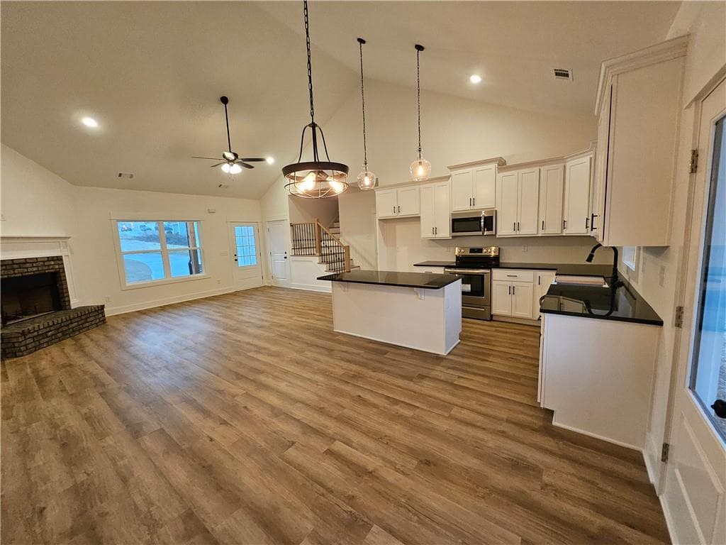 4 bedroom, 2 bathroom, 1,793 sq ft single family residence for sale at 2209 Shady Grove Road, Carrollton, GA 30116 — photo 9