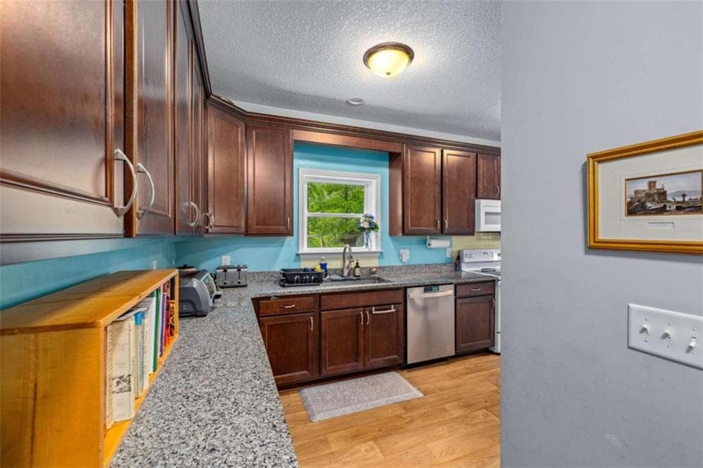 3 bedroom, 3 bathroom, 3,460 sq ft single family residence for sale at 527 Louden Ridge Road, Alto, GA 30510 — photo 9