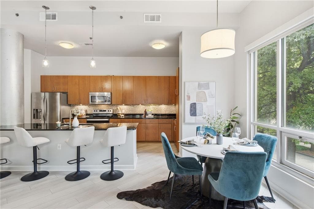 2 bedroom, 3 bathroom, 1,489 sq ft condominium for sale at 711 Cosmopolitan Drive 107, Atlanta, GA 30324 — photo 9