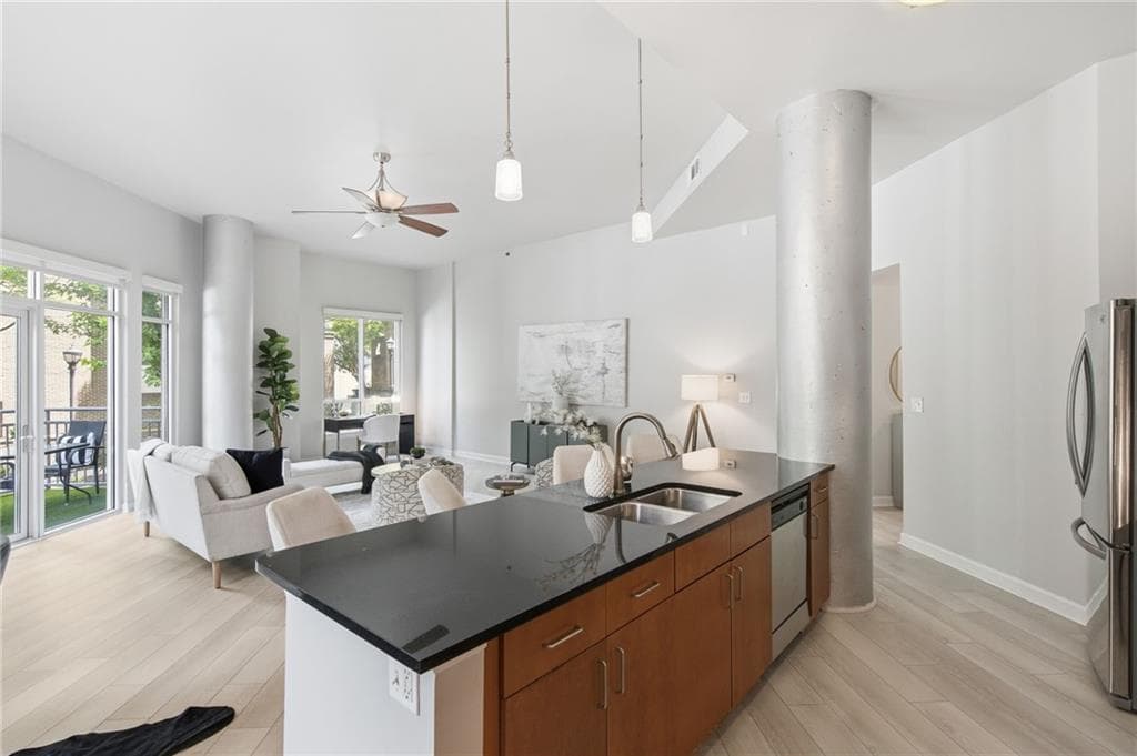 2 bedroom, 3 bathroom, 1,489 sq ft condominium for sale at 711 Cosmopolitan Drive 107, Atlanta, GA 30324 — photo 6