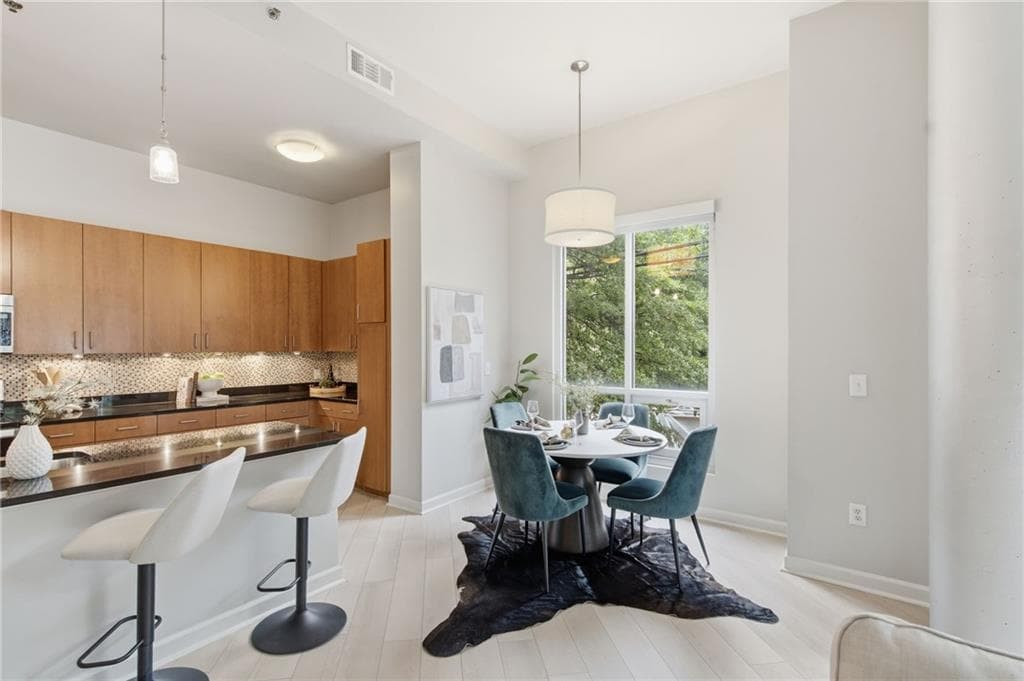2 bedroom, 3 bathroom, 1,489 sq ft condominium for sale at 711 Cosmopolitan Drive 107, Atlanta, GA 30324 — photo 7