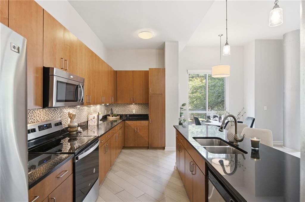 2 bedroom, 3 bathroom, 1,489 sq ft condominium for sale at 711 Cosmopolitan Drive 107, Atlanta, GA 30324 — photo 5