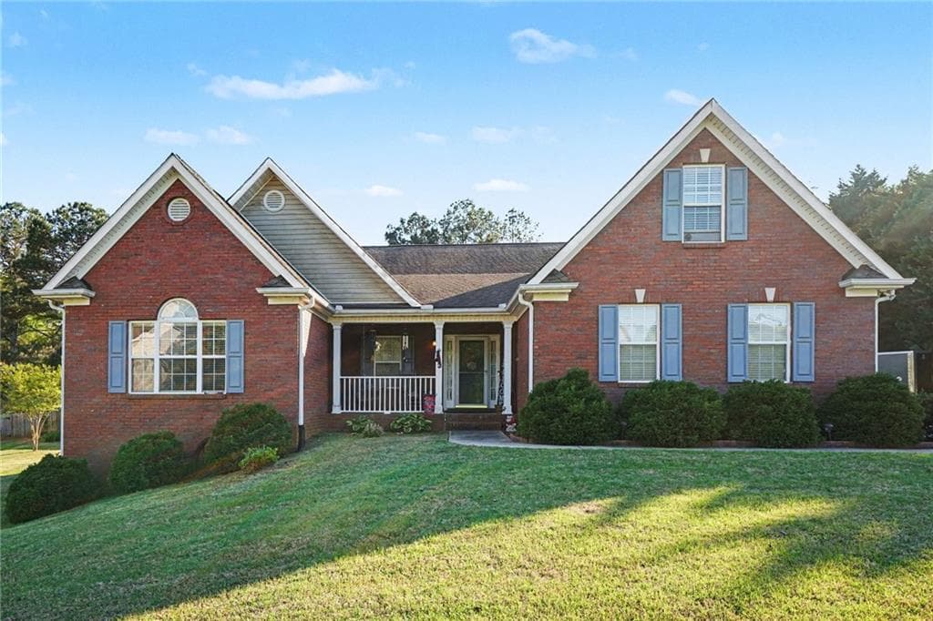 3 bedroom, 2 bathroom, 2,750 sq ft single family residence sold at 1405 Shiloh Oak Drive, Loganville, GA 30052
