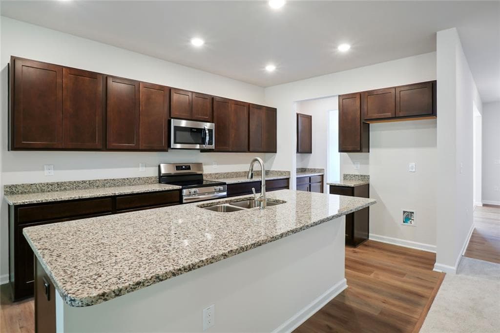 4 bedroom, 3 bathroom, 3,005 sq ft single family residence under contract at 7761 Sandpiper Drive, Douglasville, GA 30134 — photo 4