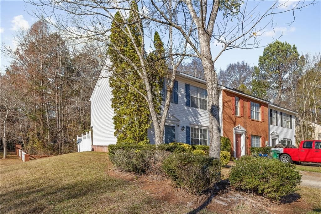 3 bedroom, 3 bathroom, 1,416 sq ft townhouse under contract at 3027 Fair Creek Court, Lithonia, GA 30338 — photo 3