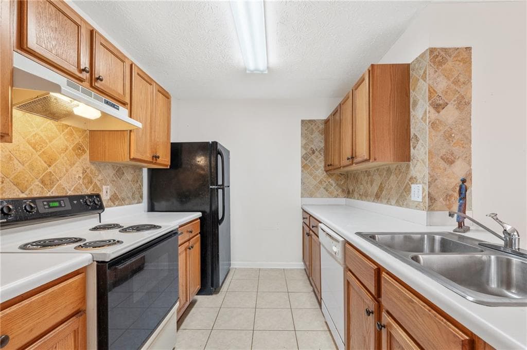 3 bedroom, 3 bathroom, 1,416 sq ft townhouse under contract at 3027 Fair Creek Court, Lithonia, GA 30338 — photo 6