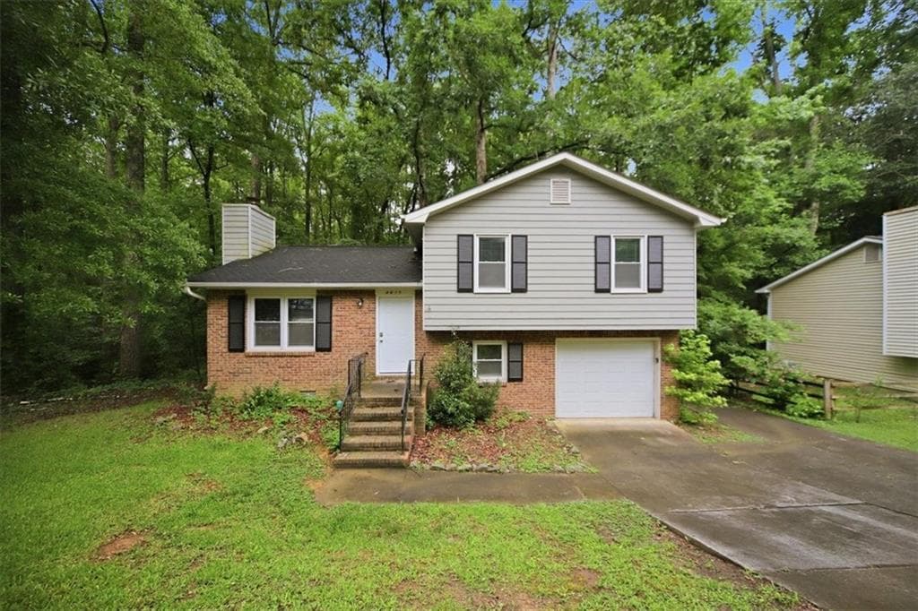 3 bedroom, 2 bathroom, 1,312 sq ft single family residence under contract at 4635 Hamlet Walk, Conyers, GA 30094