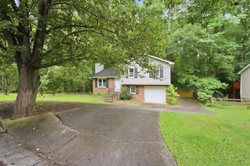 3 bedroom, 2 bathroom, 1,312 sq ft single family residence under contract at 4635 Hamlet Walk, Conyers, GA 30094 — photo 4