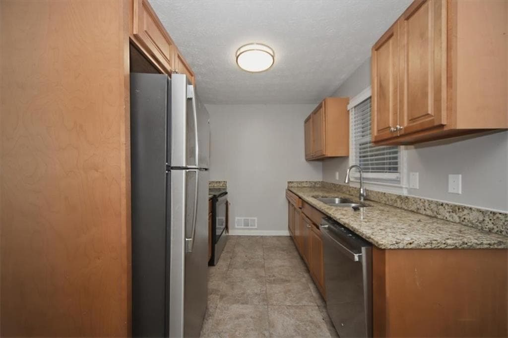 3 bedroom, 2 bathroom, 1,312 sq ft single family residence under contract at 4635 Hamlet Walk, Conyers, GA 30094 — photo 8