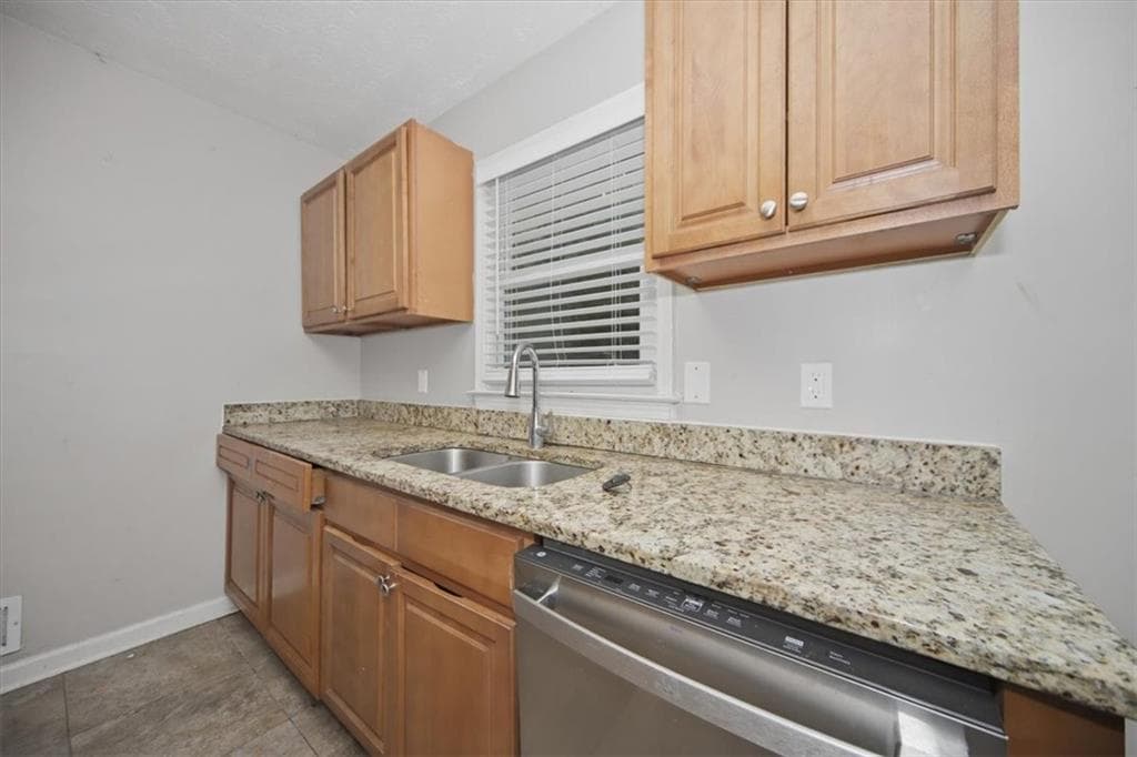 3 bedroom, 2 bathroom, 1,312 sq ft single family residence under contract at 4635 Hamlet Walk, Conyers, GA 30094 — photo 9
