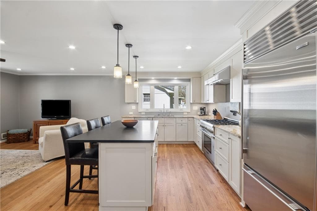 4 bedroom, 3 bathroom, 1,974 sq ft single family residence under contract at 3280 Foxwood Trail, Smyrna, GA 30082 — photo 3