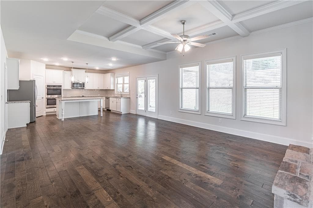 5 bedroom, 3 bathroom, 3,249 sq ft single family residence for sale at 4293 Shandi Cove, Hoschton, GA 30548 — photo 2