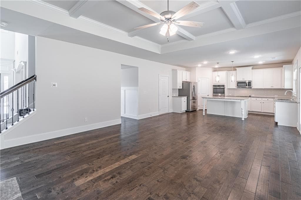 5 bedroom, 3 bathroom, 3,249 sq ft single family residence for sale at 4293 Shandi Cove, Hoschton, GA 30548 — photo 3